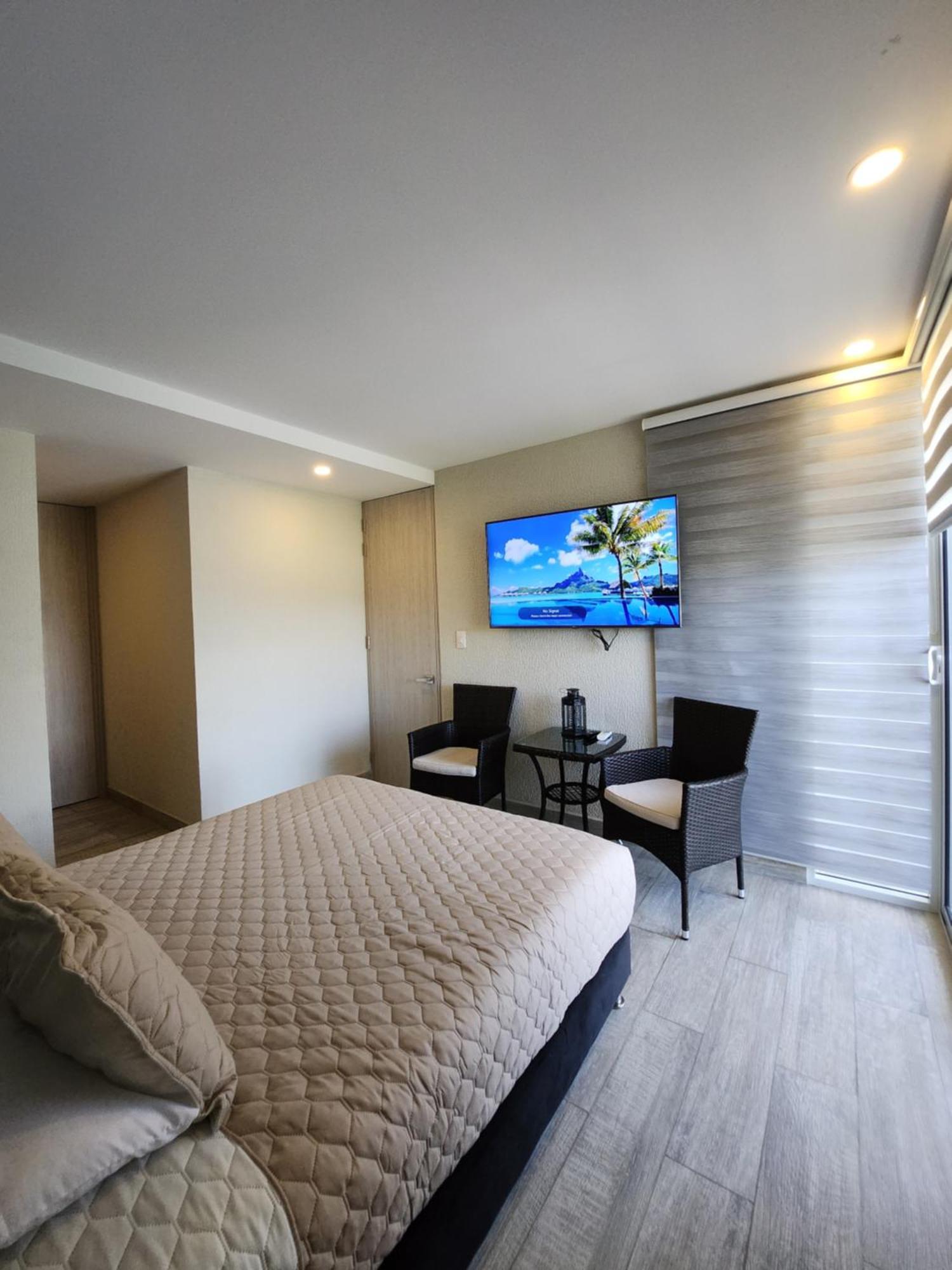 Lujoso En Con Jacuzzi Y Piscina Privada *